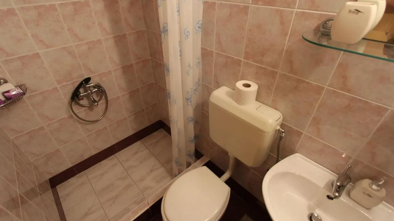 Apartments Darko Porat  2*, Porat (Krk) Croatia